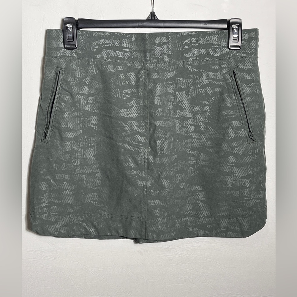 Orvis Green Ladies' Embossed Pull On Skort Medium - Picture 2 of 10